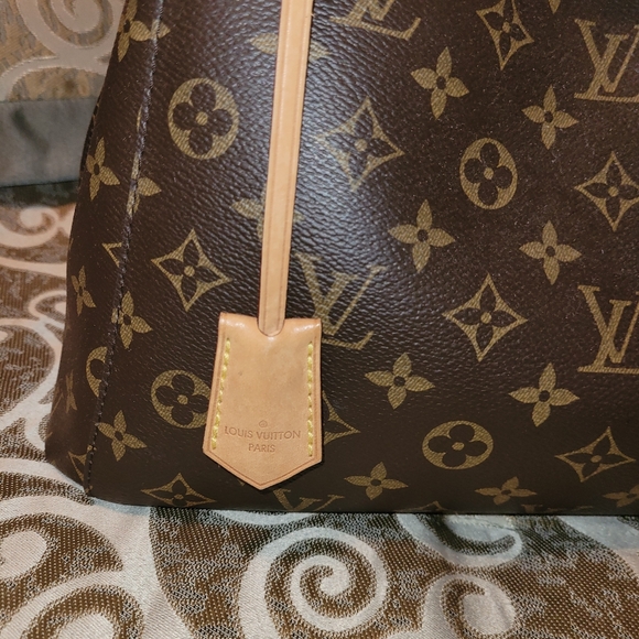 Louis Vuitton Montaigne M - Picture 3 of 13